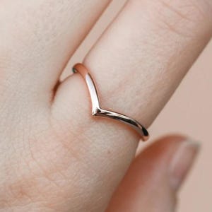 14K Solid Rose Gold Chevron Wedding Band / Women V Shaped Wedding Band, Handmade Jewelry / Minimalist Ring / Gift For Her / Unique Band