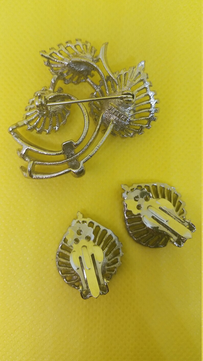 Lisner Three Leaf Brooch with Clip Earrings Set