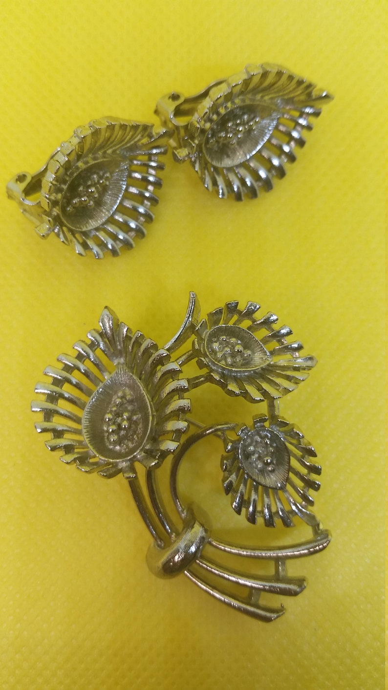 Lisner Three Leaf Brooch with Clip Earrings Set