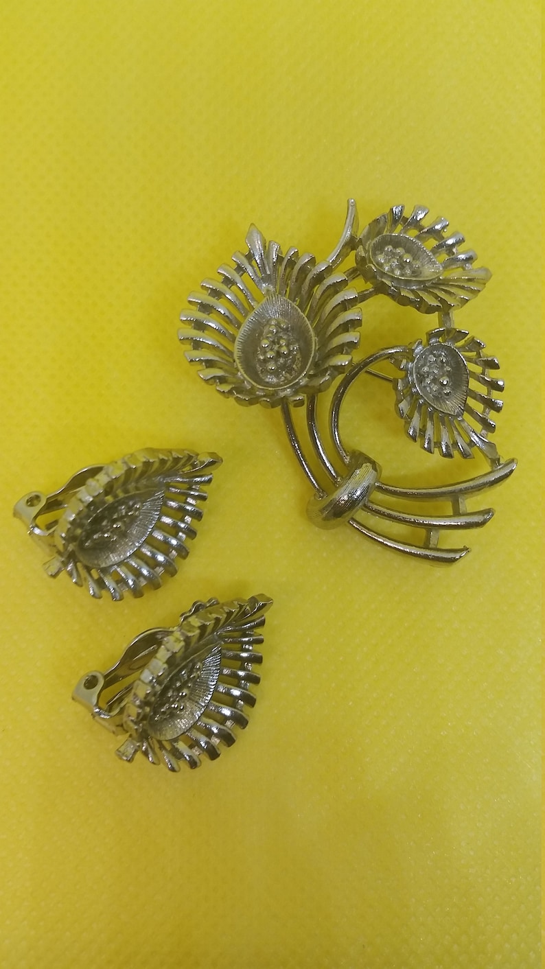 Lisner Three Leaf Brooch with Clip Earrings Set