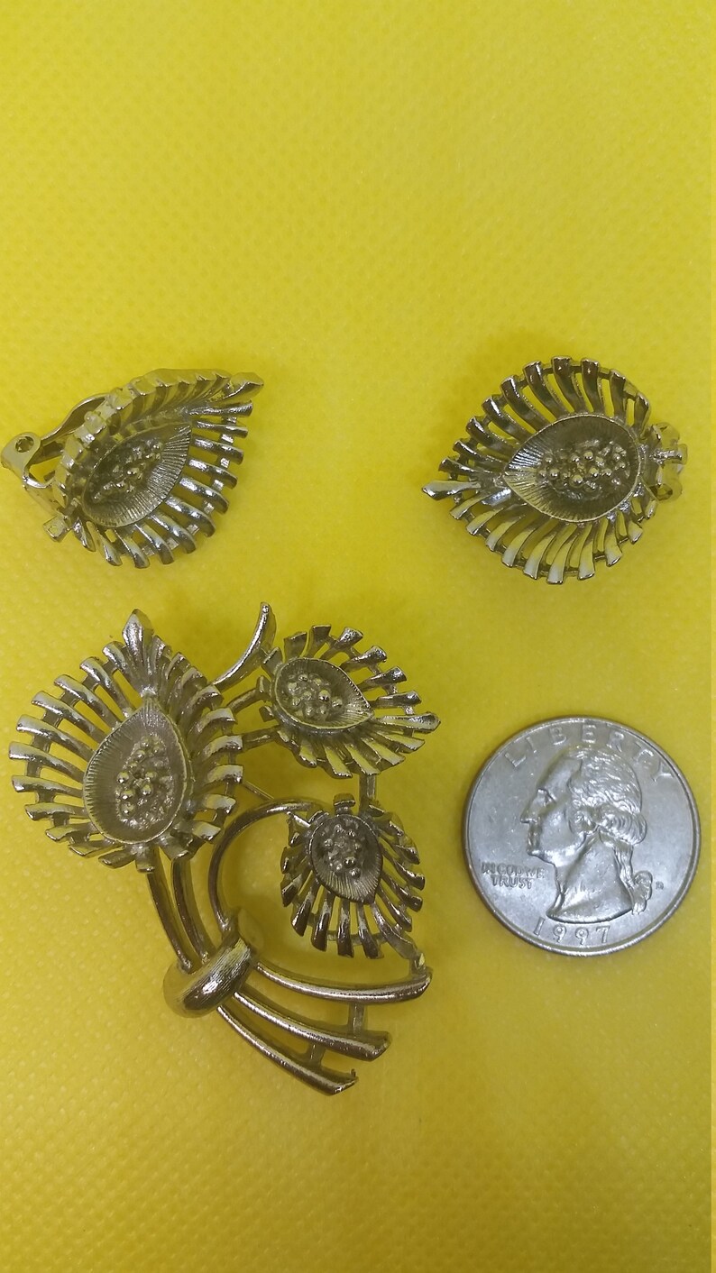 Lisner Three Leaf Brooch with Clip Earrings Set