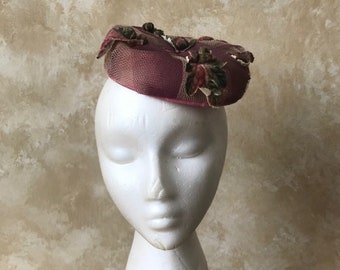 Beautiful Vintage 1940s / 1950's Burgundy Cream and Green Tone Mesh Netted Hat / Mini / Pancake Hat/ with Matching Berry and Leaf Patterns