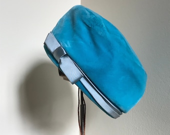 Vintage 1940s / 1950&#39;s Aqua Blue Velvet with Blue Satin Ribbon Hat