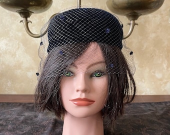 Vintage 1950s Black Bee Hive Woven Hat Velvet Vintage Black Velvet Beehive Cloche Turban | VintageVirtuosa main image 3