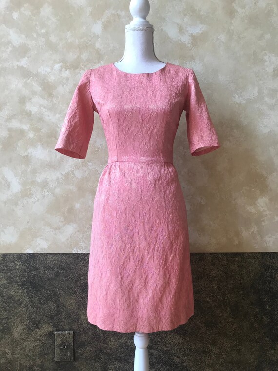 Alluring Vintage 1960s Pink / Gold Sparkle Brocad… - image 2