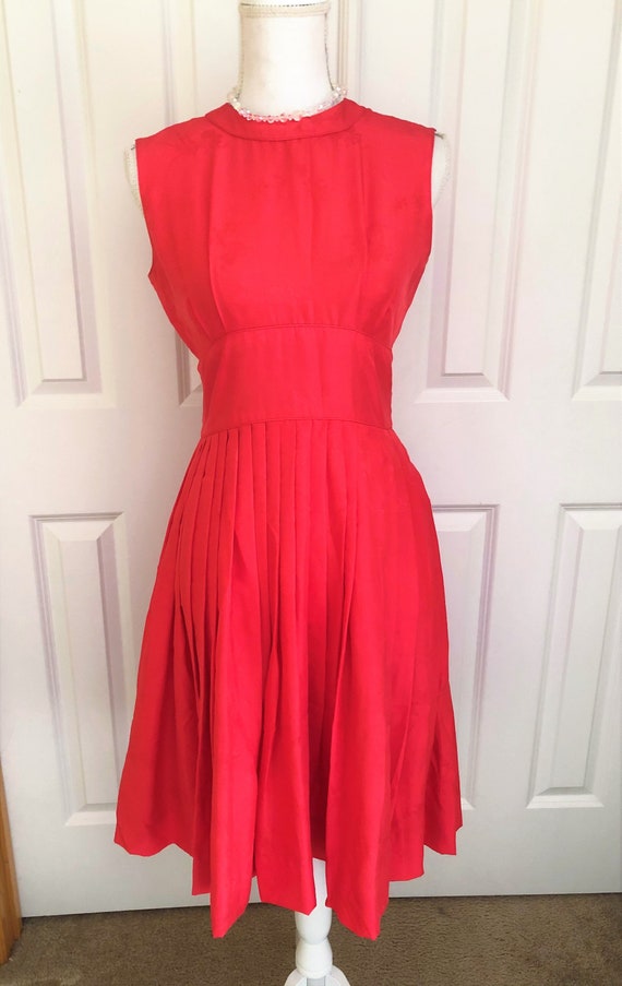 Gorgeous Vintage 1950's Deep Fuchsia/Pinky Red 10… - image 4