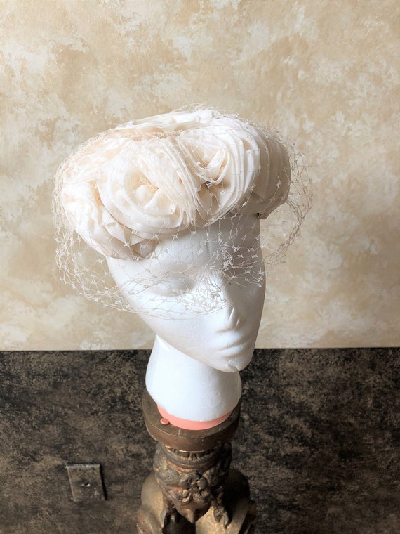 Gorgeous Vintage 1950s White Hat with Veil by Vale