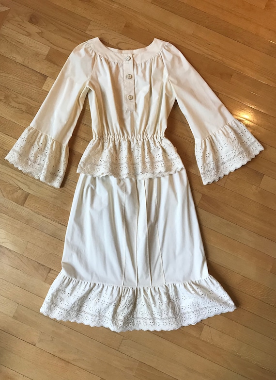 Simple Vintage 1970s Light Beige / Cream Peasant/B