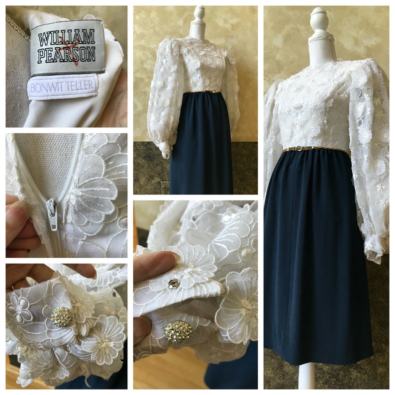 K&ouml;nnte beinhalten: Ein wei&szlig;es Vintage-Kleid mit einem marineblauen Rock und einem wei&szlig;en Spitzenoberteil. Das Kleid hat lange &Auml;rmel mit Puff&auml;rmeln und einen goldenen G&uuml;rtel. Das Kleid hat einen Rei&szlig;verschluss und ein Etikett mit der Aufschrift "William Pearson Bonwit Teller".