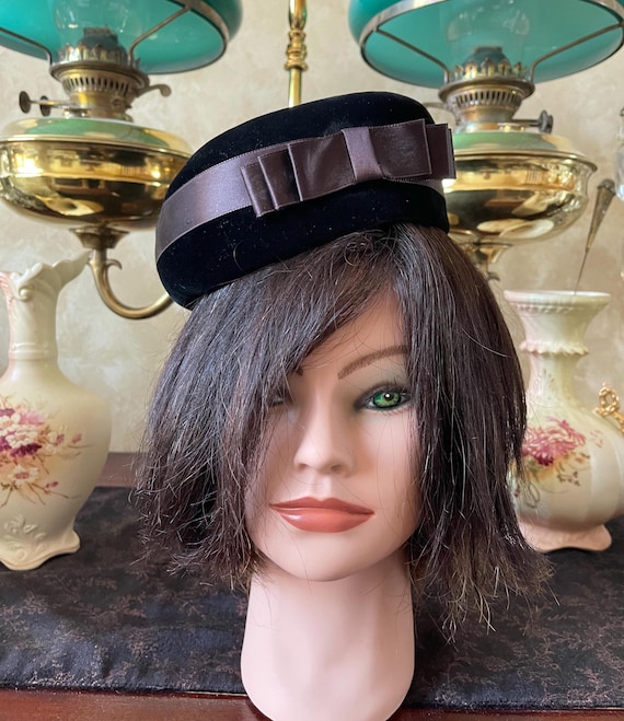 1950s Velvet Pillbox Hat: Small Black Vintage Bow Accent - Etsy display picture 1