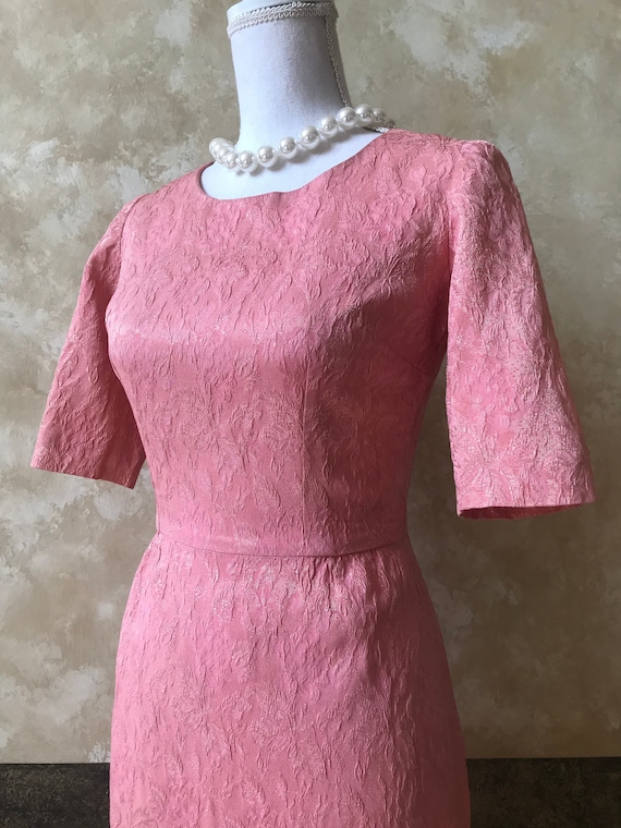 Alluring Vintage 1960s Pink / Gold Sparkle Brocad… - image 8