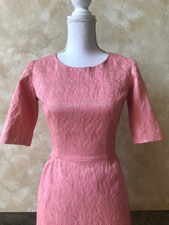 Alluring Vintage 1960s Pink / Gold Sparkle Brocad… - image 4