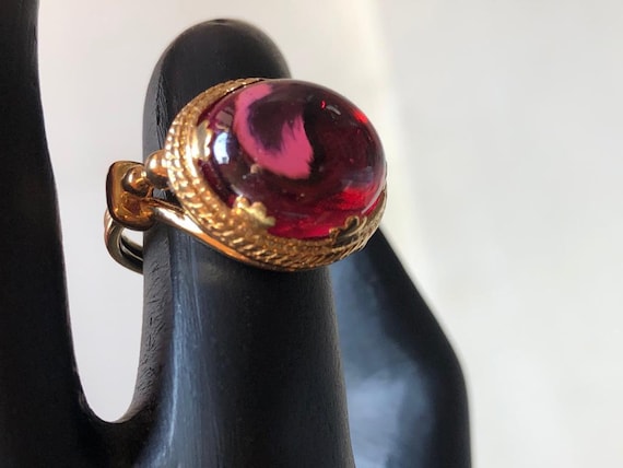 14K Gold Pink Tourmaline Cabachon Rope Design Ring 14K Gold Pink Tourmaline Cabachon Rope Design Ring