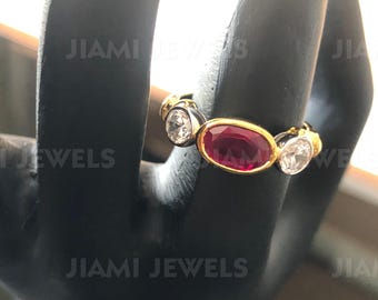 Anillo de compromiso vintage con rubí ovalado, bisel y detalles de moissanita de 3 piedras, plata 925