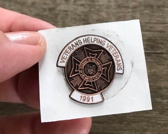 Veteran of foreign wars pin VFW Veterans Helping Veterans 1991