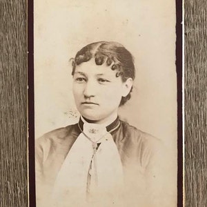 CDV Lady with ringlets Original 19th Century photo
