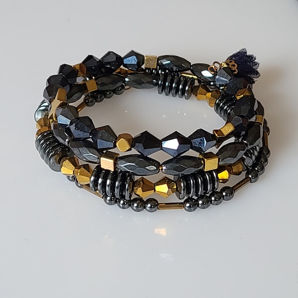 Bracelet femme à mémoire de forme en pierre hématite noire