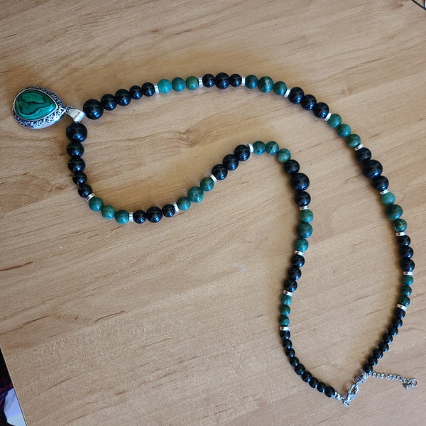Grand collier Sautoir perles en pierre onyx noire et jade vert africain avec pendentif en malachite SA71