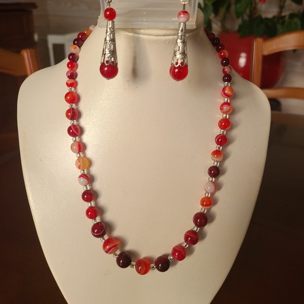 Parure collier et boucles d'oreilles avec perles en pierre d'agate rouge PA535