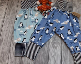 Les pantalons de pompage/pantalons de croissance *petit pingouin* peuvent être fabriqués en bleu clair ou en bleu denim