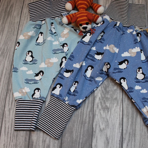 Les pantalons de pompage/pantalons de croissance *petit pingouin* peuvent être fabriqués en bleu clair ou en bleu denim