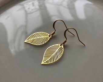 kleine Blätter Ohrringe in gold