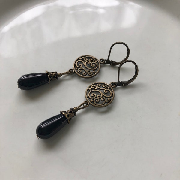 Ornamental circles - elegant earrings bronze black