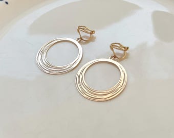 clipes de orelha circulares de luz champanhe dourado