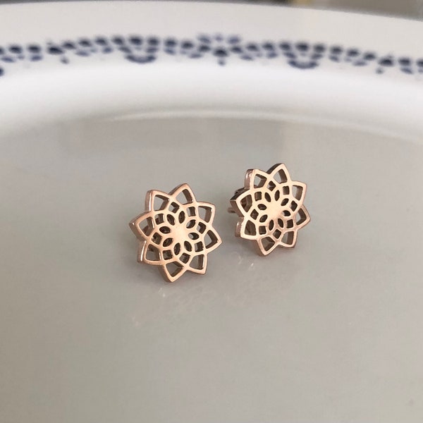 Mandala oorknopjes rosé goud