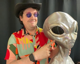 ¡Extraterrestre plateado gigante! Color y color de ojos personalizables. ¡Enorme busto de extraterrestre retro, directamente del espacio exterior! ¡Tu habitación podría ser el Área 51!