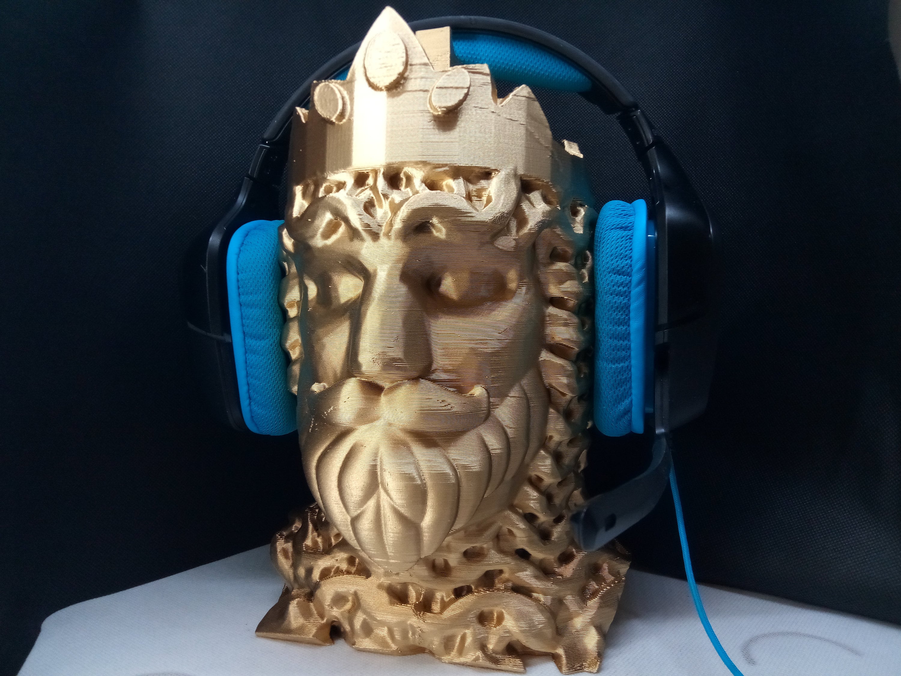 中世の王様ヘッドホンスタンド！封建時代の君主風ヘッドセットハンガー