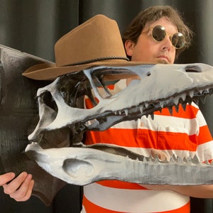 LIFE-SIZE Raptor Skull Wall Hanger! HUGE Velociraptor Dinosaur Stand like Allosaur/Stegosaurus/Apatosaur/T-Rex Wall Decor, Prehistoric Skull