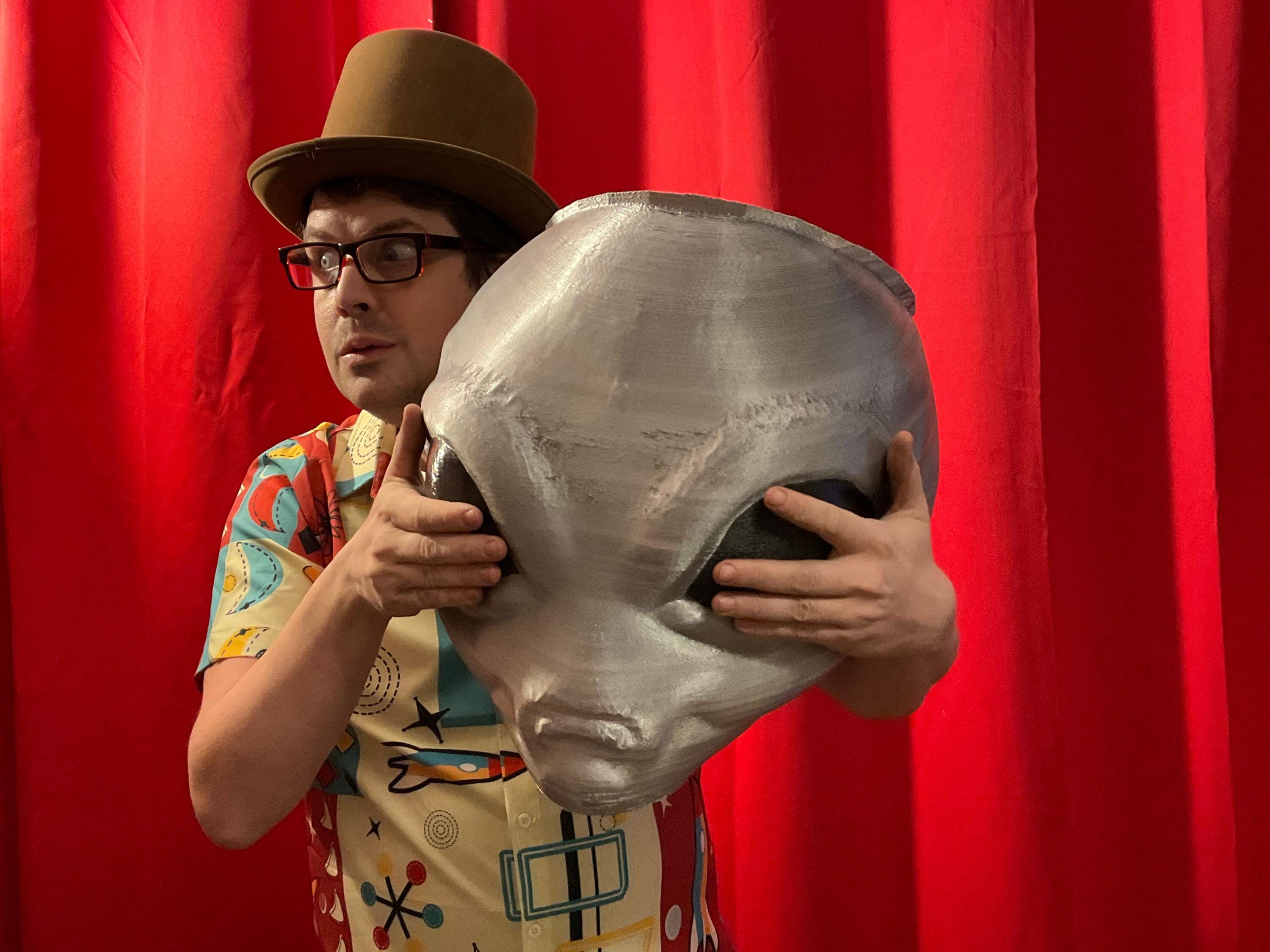 Alien Head Trash Can – 13 Gallon Sci-fi Decor Bin, UFO Big Head Roswell ...