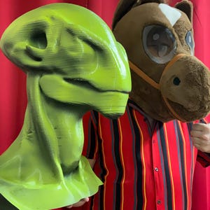 Handmade Reptilian Alien Bust – Unique Sci-Fi Decor for Office, Game Room, or Collection | 3D Printed Statue | Futuristic Home Decor Gift