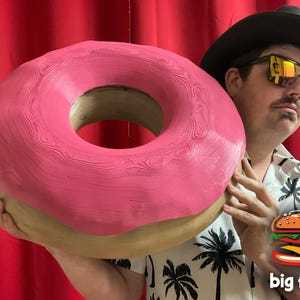 Dekoracja ścienna z gigantycznym pączkiem | Różowy lukier do kawiarni śniadaniowej Donut Display Prop do sklepu z pączkami, piekarni, kawiarni, fałszywego ciasta/deseru
