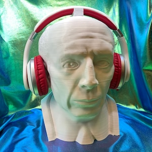 Picasso-Inspired Headphone Stand: Cubist Art Meets Sound - Unique Decor for Audiophiles & Art Lovers