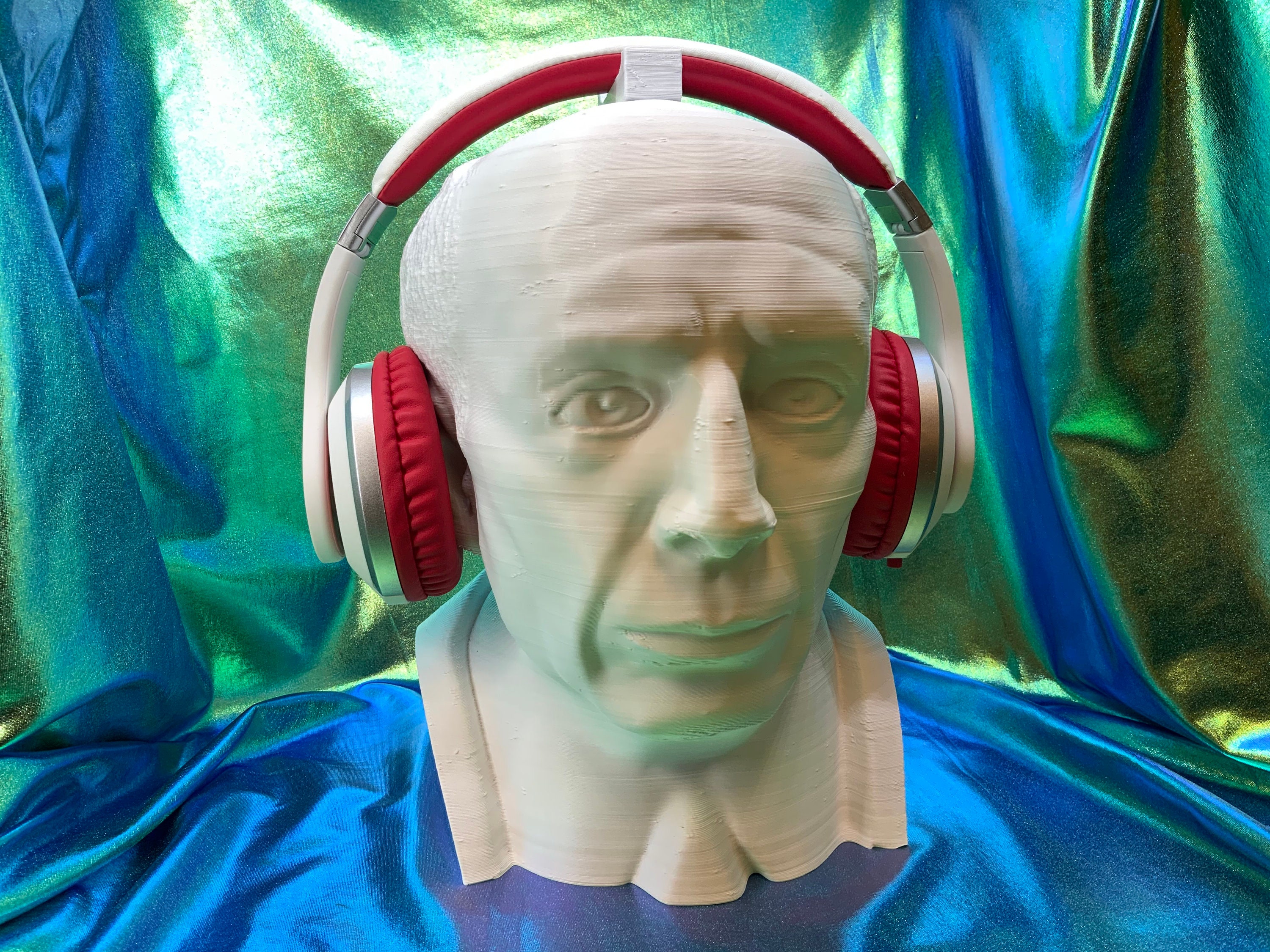 Picasso-Inspired Headphone Stand: Cubist Art Meets Sound - Unique Decor for Audiophiles & Art Lovers