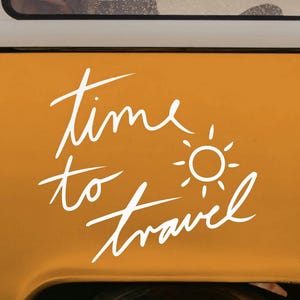 Campersticker "Tijd om te reizen" | Weerbestendige vinylsticker voor campers en caravans