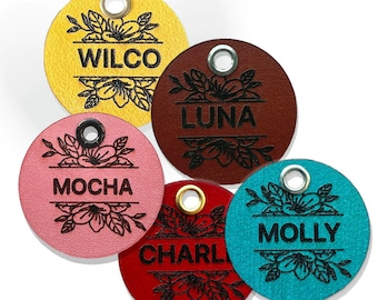 Placa de identificación de cuero personalizada con diseño floral para perro