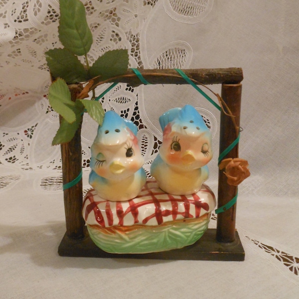 Tweet Vintage Lipper & Mann Bluebird Salt and Pepper Shakers Real Twig Stand Wood Base Nest Blanket Winking Original Foil Tag Japan