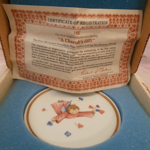 Vintage Hummel Berta Collection Plate &quot;A Cherub&#39;s Gift&quot; First Edition Schmid New England Collector&#39;s Society 1978 Germany With Certificate