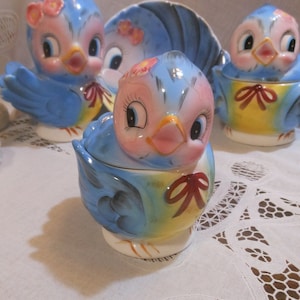 O So Tweet!! Vintage Lefton Bluebird Covered Sugar Bowl Blue Pink Flowers Yellow Breast Pink Face Yellow Beak #290