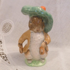 Vintage Beatrix Potter "Benjamin Bunny" F. Warne Co 1948 Beswick England Carrot Flop Hat Holding Slippers