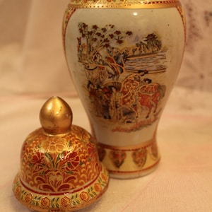 Beautiful Vintage Satsuma Moriage Hand Painted Temple Ginger Jar Gold Red Geisha Women Horses Cart Water