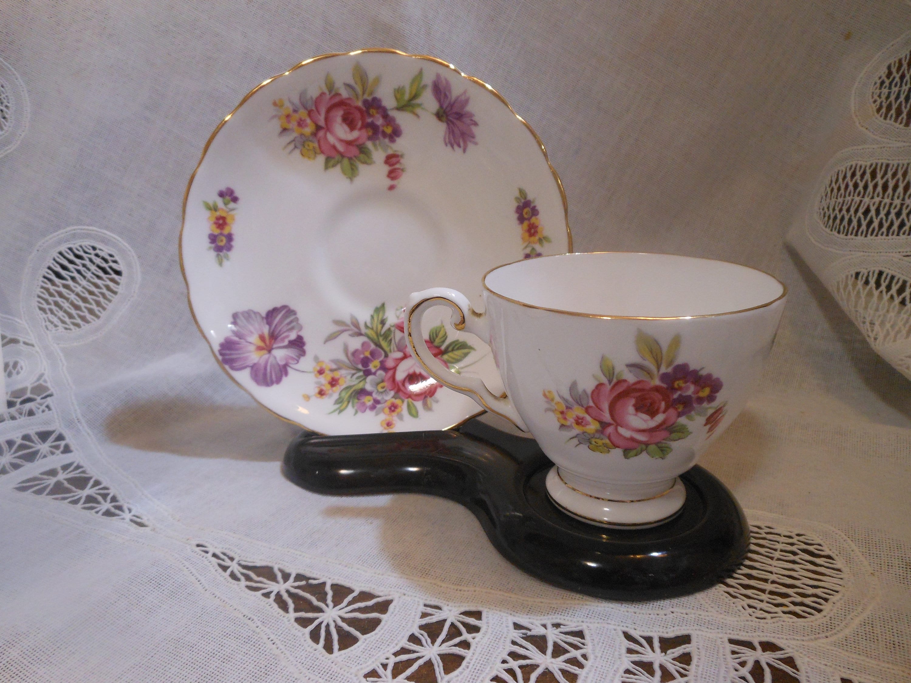 Beautiful Vintage Tuscan Fine English Bone China Cup & Saucer Set