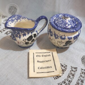 Cobalt Blue & White Vintage Handmade Molly Dallas Old English Spatterware Covered Sugar Bowl Creamer Set Stoneware Cow Rooster Pig Folk Art
