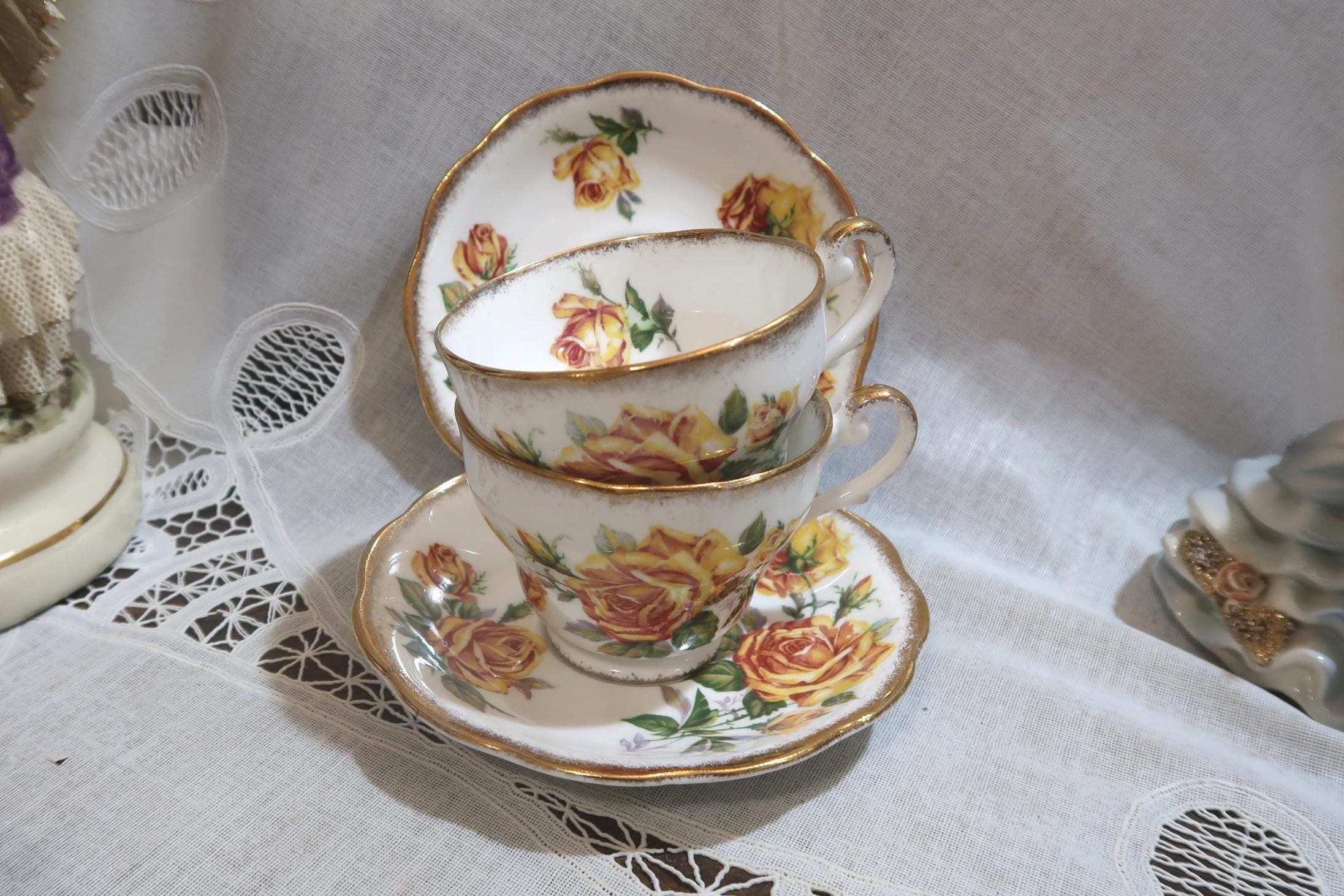 貴重レア！50's〜ロイヤルコプリー　サーカス象の花瓶　アメリカアンティーク雑貨 Pretty Vintage Royal Standard Romany Rose Cup/saucer Golden Yellow