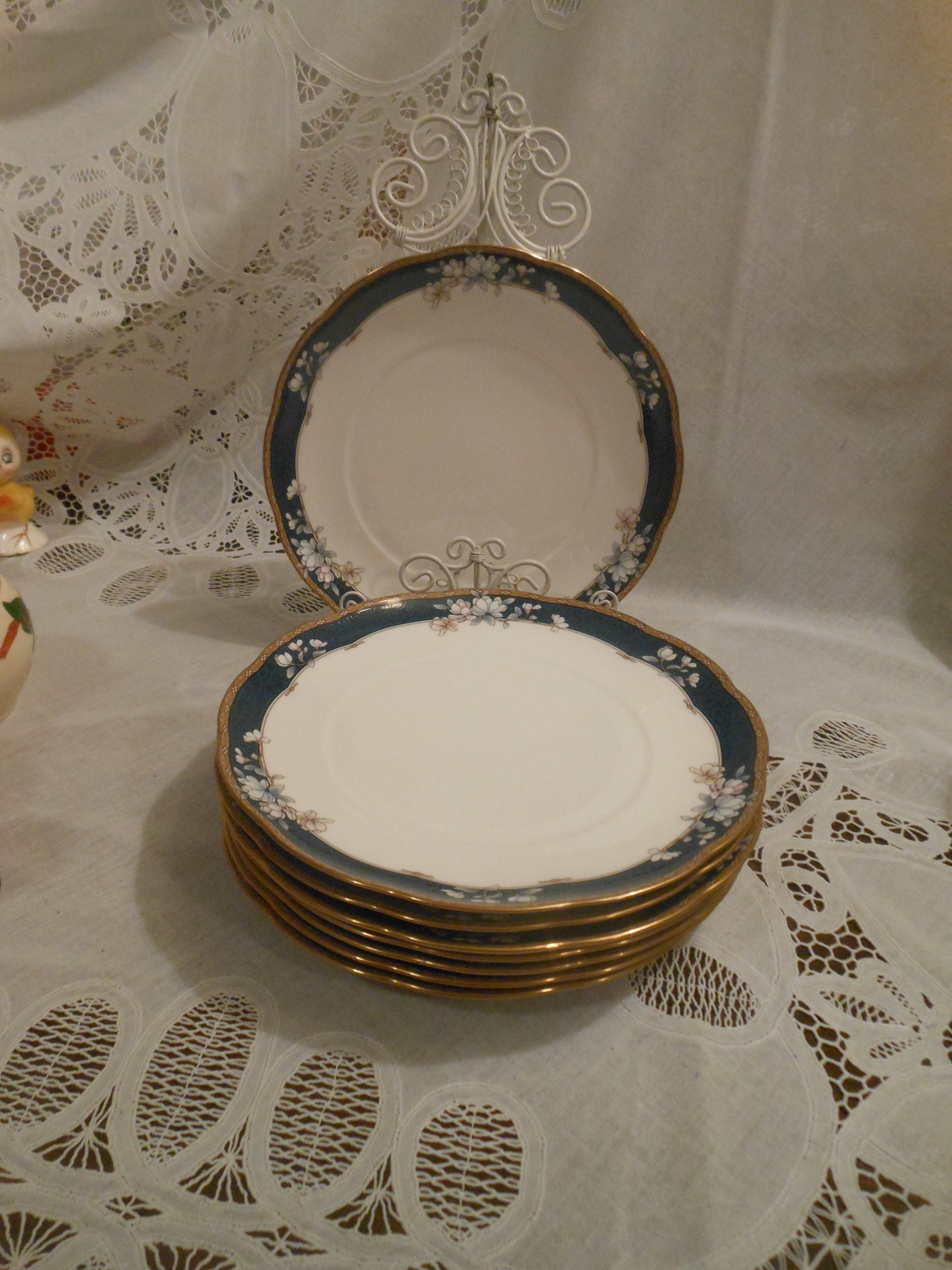 オールドノリタケ、里帰り品です。Old Noritake flower base Vintage Noritake Hand Painted Floral Bowl | Rolled Edge