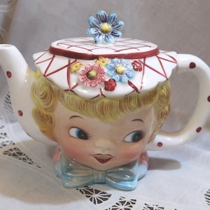Darling Vintage Lefton Miss Dainty Teapot Tea Pot Big Innocent Eyes Blue Bow White & Reg Checked Hat Flowers Finial Blonde Pink Blouse