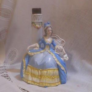 Grand Vintage Victorian Woman Electric Lamp Colonial Lady in Blue Dress Sitting in White Chair w/ Dog Yellow Ruffles Blue Hat Garland Pillar
